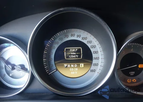 2012 Mercedes-Benz C 250 z USA, uszkodzony, nr VIN WDDGJ4HB4CF775711